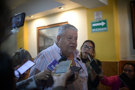 Huerta Ladrón de Guevara, dijo que El león cree que todos son de su condición, al señalar que en administraciones anteriores PRI y PAN robaban recursos para apoyar campañas de sus candidatos.