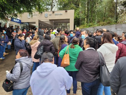 Empleados del Sindicato Nacional de Trabajadores de la Secretaría de Salud (SNTSA), Sección 26, se congregaron en las inmediaciones de la dependencia; están inconformes por el retraso en el pago de prestaciones y estímulos.