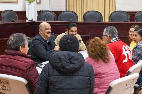 Empleados del Sindicato Nacional de Trabajadores de la Secretaría de Salud (SNTSA), Sección 26, se congregaron en las inmediaciones de la dependencia; están inconformes por el retraso en el pago de prestaciones y estímulos.
