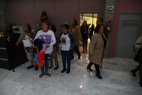 Integrantes del Colectivo Buscando a Nuestros Desaparecidos sostuvieron una reunión con diputados del Congreso del Estado. Solicitaron revisar el presupuesto asignado para las búsquedas en la entidad.