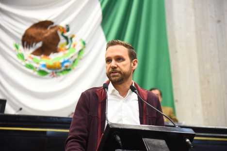 Del Grupo Legislativo de Morena, el diputado Paul Martínez Marie reconoció el compromiso del gobernador del estado, ingeniero Cuitláhuac García Jiménez, a proponer una significativa reestructuración a su administración en aras de crear la Secretaría de la Cultura. 