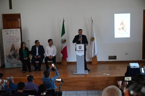 El secretario de Turismo, Iván Martínez Olvera, y el alcalde de Tlacotalpan, Luis Medina, anunciaron las Fiestas de la Candelaria 2024. Habrá actividades desde el 28 de enero hasta el 11 de febrero.