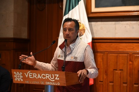  El gobernador Cuitláhuac García Jiménez señaló al Juez de Control federal Gustavo Stivalet Sedas de eximir a todos los denunciados por el fraude del sistema de video vigilancia en el estado. Sólo vinculó a proceso a Guillermo Moreno Sentíes, ex jefe de la unidad administrativa en la SSP por el desvió de 80 mdp.