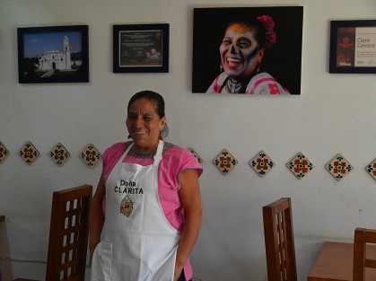 Doña Clarita, quien saltara a la fama tras su participación en el reality Master Chef México, ha tomado la dura resolución de cerrar las puertas de su restaurante, luego de siete años de brindar servicio. 
