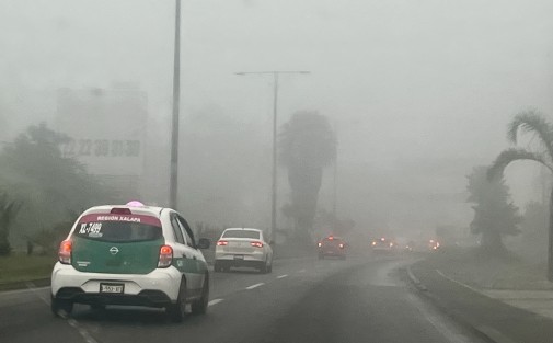 Neblina y lluvia ligera un factor que favorece los accidentes, conduzca con precaución. 