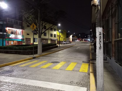 Aunque la simple vista luce bien, algunos vecinos habrían expresado a medios su inconformidad y advirtieron por posible cierre debido a defectos de obra y afectaciones a sus propiedades. Algunas de sus demandas visibles, y otras no. Por ejemplo una coladera luce tapada por material. 