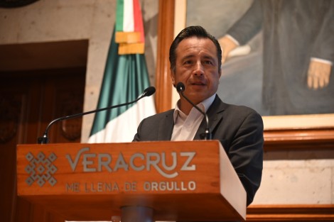  El gobernador Cuitláhuac García insistió en que su antecesor. Miguel Ángel Yunes Linares, sí está denunciado ante la FGR. por el fraude con el sistema de videovigilancia en el estado de Veracruz,