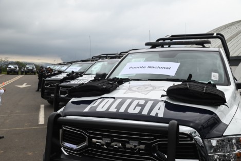  Para acciones vigilancia, protección ciudadana y prevención del delito, el Gobierno estatal dotó de vehículos y equipo a 40 ayuntamientos por un monto superior a los 112 millones de pesos del Fondo para el Fortalecimiento de las Instituciones de Seguridad Pública.