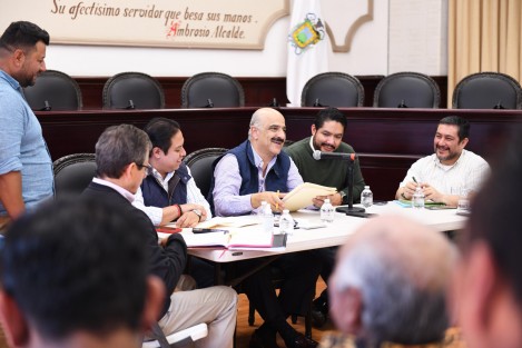Con el propósito de mejorar la calidad de vida de la población y cumplir con el derecho de audiencia, el presidente municipal Ricardo Ahued Bardahuil encabezó una jornada de atención ciudadana en la Sala de Cabildo.