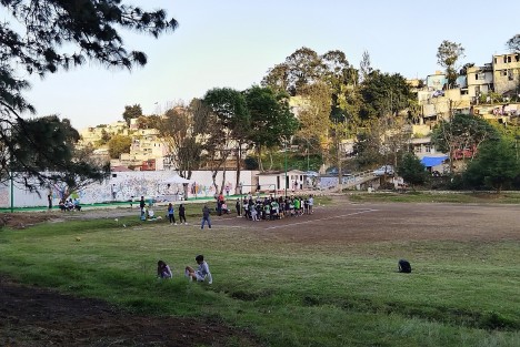 Los trabajos están en proceso. Hay 4 canchas deportivas que están por rehabilitarse, ya se está trabajando en 2; una de ellas con pasto sintético. Por ahora los fines de semana siguen asistiendo familias, que pronto disfrutarán más sus paseos con las mejoras que se realizan. 