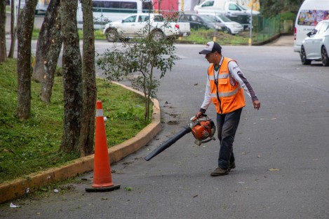 Como parte de las acciones desarrolladas, se llevaron a cabo trabajos de limpieza y chapeo en el parque y la glorieta La Estación.