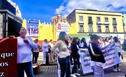 La mañana de este lunes, trabajadores del sector Salud exigieron  basificacion de 3 mil 584 plazas de IMSS -bienestar . Ya no quieren que la federación les de más largas
