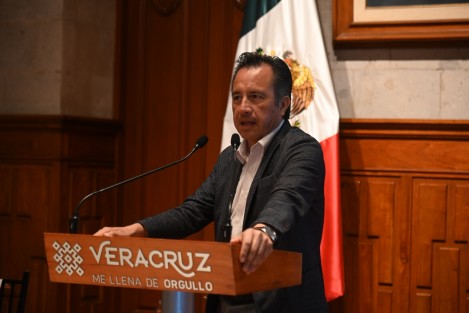  Veracruz mantiene el objetivo de no rebasar los tres casos diarios, cuando otros estados van peor y no son nota nacional, dijo el gobernador Cuitláhuac García Jiménez, refiriendo que ciertos periodistas evitan hablar de los mandatarios de esas entidades. 
