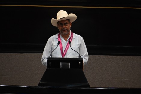 Gilberto Gutiérrez Silva, el legendario músico promotor del son jarocho, fue galardonado con la Medalla Adolfo Ruiz Cortines en el Congreso del Estado, siendo entregada tal distinción por el gobernador del estado, Cuitláhuac García Jiménez.