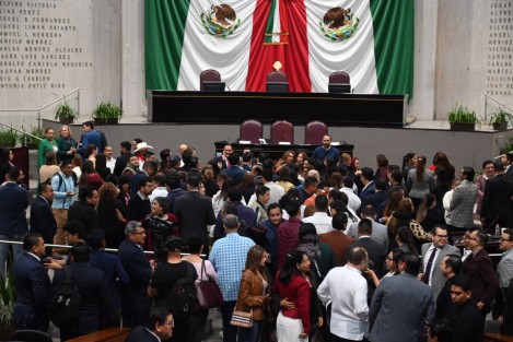 Tardó más la sesión de fotos, que la misma comparecencia. 