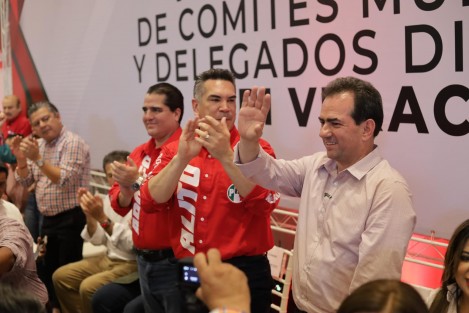 Priistas se congregaron este sábado en Xalapa, para la toma de protesta a  los nuevos comités municipales y delegados distritales. Presentes los dirigentes estatal,  y nacional y el candidato a la gubernatura. 
