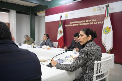  La Fiscal General del Estado, por Verónica Hernández Giadáns, participó en la Mesa de Coordinación para la Construcción de la Paz encabezada por el Gobernador Cuitláhuac García Jiménez, donde informó que se inició carpeta de investigación en relación a los hechos suscitados en la ciudad de Tuxpan de Rodríguez Cano, en la que se encontraron elementos anatómicos humanos al interior de dos vehículos, abandonados sobre el puente de ese municipio. 