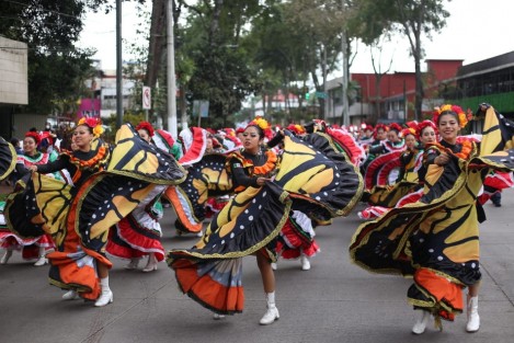 Alumnos y maestros de la Escuela Secundaria Técnica Industrial No. 3 se unieron en una caminata por el Día Escolar de la No violencia por la paz. Su objetivo es fomentar una cultura de paz, tolerancia y respeto a los Derechos Humanos en los centros educativos. Con mensajes y bailes, recorrieron las calles Ávila Camacho y Enríquez.