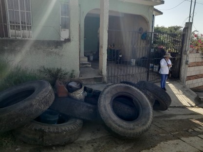 La Dirección de Salud del Ayto. de Xalapa, a través del Departamento de Regulación Sanitaria, llevó a cabo este sábado la Jornada de Descacharrización en la localidad La Tranca, recabando 5 toneladas de cacharros, para la eliminación de criaderos de mosquitos y contribuir a la prevención de enfermedades como dengue, zika y chikungunya.