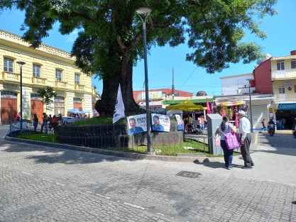 Seguidores de Pepe Yunes, lo promocionaron en la Plazuela de Carbón este domingo. 