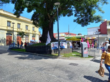 Seguidores de Pepe Yunes, lo promocionaron en la Plazuela de Carbón este domingo. 