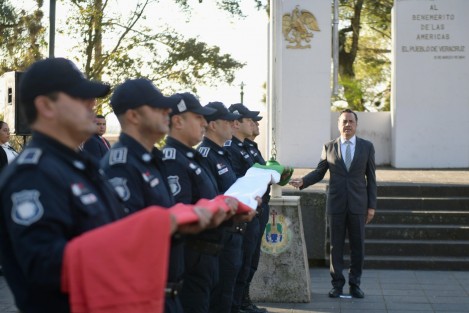 En la ceremonia conmemorativa participaron el Jefe de Estado Mayor de la 26/a Zona Militar, Octavio Martínez Velázquez; el comandante de la Brigada de la Policía Naval Armando Miguel Ojeda Reyes; el Coordinador Estatal de la Guardia Nacional en Veracruz, Vicente Dimayuga Canales y el Presidente Municipal de Xalapa, Ricardo Ahued Bardahuil.