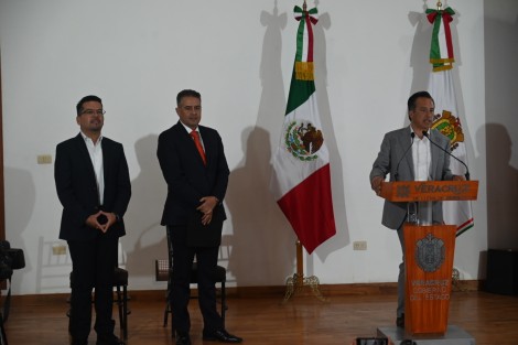 La Cumbre Tajín 2024 será del 19 al 24 de marzo, informaron el secretario de Turismo, Iván Martínez Olvera, y el gobernador Cuitláhuac García. Este año, se celebrará el Primer Encuentro de Patrimonios Inmateriales de la Humanidad, con la participación de 14 estados.
