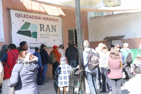 Ejidatarios provenientes de varios municipios se manifestaron en las instalaciones del  Registro Agrario Nacional, por la falta de atención de la dependencia federal sin que avancen los trámites que están por vencer, problemática que tiene meses y afecta para obtener los certificados para el programa  Sembrando Vida.