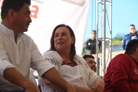 La precandidata única de Morena a la gubernatura de Veracruz, Rocío Nahle, estuvo en e Miahuatlán, uno de los más importantes productores de leche del estado de Veracruz. Cientos de habitantes de la región estuvieron presentes en la plaza principal para saludar a la ex secretaria de Energía, quien adelantó que su cierre de precampaña será este sábado en Alvarado.