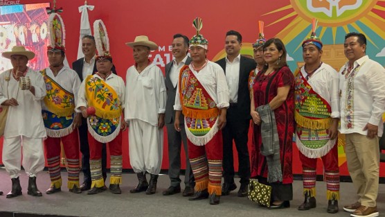 En la conferencia estuvieron presentes la directora de Vinculación del Complejo Cultural Los Pinos, Amalia Galván Trejo; el subsecretario de Promoción y Atención Turística, Héctor Aguilera Lira, y el alcalde de Papantla, Eric Domínguez Vázquez.