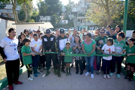 Este sábado fue inaugurado con una caminata, el Parque Ecológico Molino de San Roque el cual fue rehabilitado para que miles de personas en Xalapa puedan disfrutar de actividades al aire libre, dentro del programa de rescate de espacios públicos en beneficio de las familias veracruzanas.