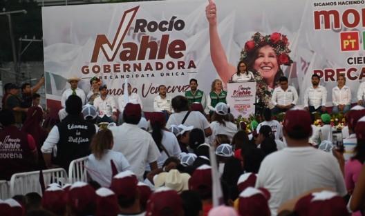 Rocío Nahle su precampaña a la gubernatura de Veracruz en el puerto de Alvarado, ante miles de simpatizantes de Morena, Partido Verde, Partido del Trabajo y Fuerza por México. Destacó la presencia de Javier Herrera Borunda, secretario de Organización del Comité Nacional del PVEM.