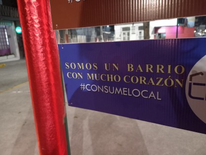 Sus comercios se vieron afectados por el cierre de las calles durante el tiempo que duró la obra, que hoy brinda un espacio agradable, pero en el que disminuyeron  sus ventas. Por ello invitan a consumir sus productos, como son: pasteles, pizza, ropa, lentes, café, etc.y hasta shots.
