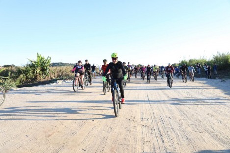 Este domingo se llevó a cabo la Gran Rodada Ciclista: Únete a rodar, en lo que será el nuevo libramiento de Coatepec. Participaron ciclistas y familias enteras, así como el Gobernador Cuitláhuac García Jiménez. 