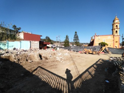 El Palacio Municipal de Miahuatlán, Ver., está siendo reconstruido ya que sus oficinas eran insuficientes para albergar a los directivos y ciudadanos que diariamente acudían a hacer algún trámite.