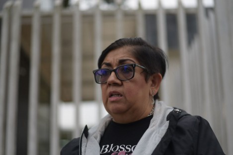 La exjueza Angélica Sánchez llegó a su audiencia a las salas de juicios orales en Pacho Viejo. En días pasados anunció que irá como candidata al Senado por MC.