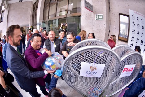 En vísperas del Día Internacional de la Lucha contra el Cáncer Infantil, que se conmemora el 15 de febrero, este Congreso del Estado se unió a la campaña de recolección de tapas de plástico organizada por la Asociación Mexicana de Ayuda a Niños con Cáncer (AMANC) Veracruz. 