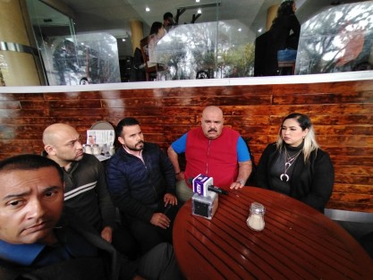 Líderes sindicales del SETDITSX acudieron a medios en un café de Xalapa, demandando la destitución del director del Instituto Tecnológico Superior de Xalapa, debido a desacuerdos que han tenido con él en cuanto a sus peticiones. 