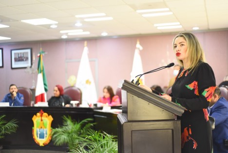 La legisladora Maribel Ramírez Topete presentó ante la Diputación Permanente una Iniciativa con Proyecto de Decreto a través de la cual prevé garantizar y reconocer la igualdad sustantiva, la no discriminación y el derecho a una vida libre de violencia para las y los veracruzanos.