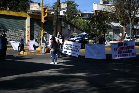 Padres de familia de los alumnos de la escuela CBTIS 13 volvieron a bloquear las avenidas Miguel Alemán y Villahermosa  ante la nula respuesta de las autoridades estatales y Federales. Información e imagen: 