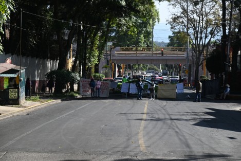 Padres de familia de los alumnos de la escuela CBTIS 13 volvieron a bloquear las avenidas Miguel Alemán y Villahermosa  ante la nula respuesta de las autoridades estatales y Federales. Información e imagen: 