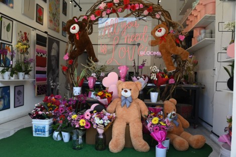 Como cada 14 de febrero,las florerías del mercado Alcalde y García, de Xalapa, Ver., más conocido como  San José, expenden ramos, arreglos para quienes gustan celebrar al ser querido en esta fecha.
