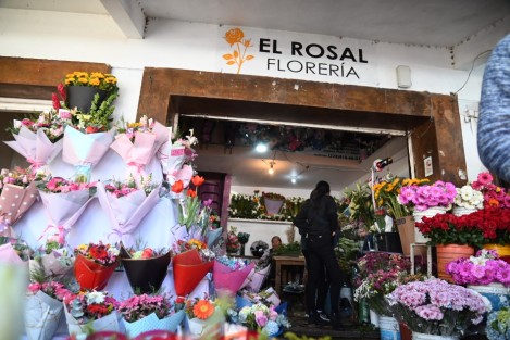 Como cada 14 de febrero,las florerías del mercado Alcalde y García, de Xalapa, Ver., más conocido como  San José, expenden ramos, arreglos para quienes gustan celebrar al ser querido en esta fecha.
