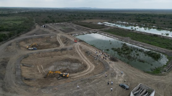 La salud y calidad de vida de más de 50 mil habitantes de Pánuco se verán enormemente favorecidas con un par de acciones de la Comisión del Agua del Estado de Veracruz (CAEV), una inaugurada este viernes y que en dos semanas estará funcionando; se trata del Colector Sanitario Poniente de casi 6 mil metros lineales de tubería.