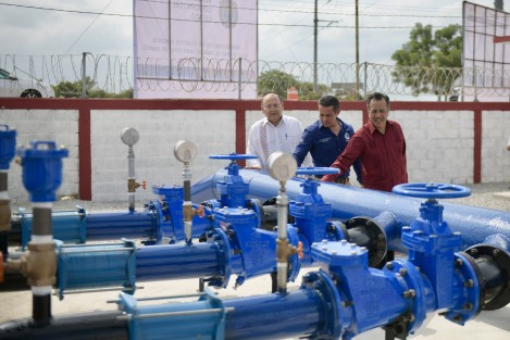 El gobernador Cuitláhuac García Jiménez encabezó el corte de listón del nuevo sistema de bombeo que significa un impacto directo de 22 mil 590 personas y una inversión de 42 millones de pesos; obra requerida por años en que prácticamente todo el norte de la entidad vivió en completo abandono. 