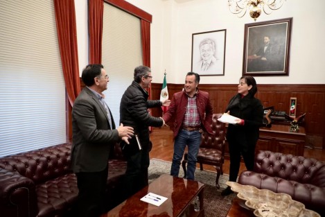 Este sábado, el Gobernador Cuitláhuac García sostuvo reuniones en Palacio de Gobierno con funcionarios estatales en materia de diversos asuntos de la infraestructura de salud y el desarrollo económico. 