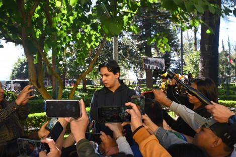 Pese a que las actividades se retomaron este lunes en el ITSX, tras la liberación de instalaciones, alumnos se manifestaron en Plaza Lerdo denunciando las malas condiciones del plantel y para exigir que el Director sea destituido. 