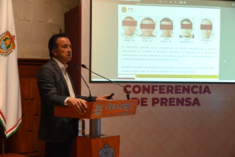  Sobre las acciones de combate a la delincuencia en la zona sur, el mandatario estatal dijo que fuerzas federales y estatales de seguridad han realizado en los últimos meses 57 detenciones relevantes vinculadas a secuestros, homicidios dolosos, delitos contra la salud, ataques a comercios y extorsiones en Coatzacoalcos, Acayucan, Minatitlán y Soteapan.