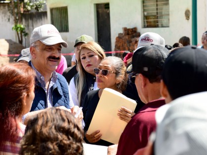 Con la voluntad de trabajo y el esfuerzo conjunto de sociedad, Gobierno e integrantes del Cabildo, Xalapa está cambiando, afirmó el alcalde Ricardo Ahued Bardahuil durante la entrega de las obras de pavimentación en las colonias Nacional, Las Águilas II, Encanto del Sumidero, 23 de Marzo y Rubén Jaramillo.