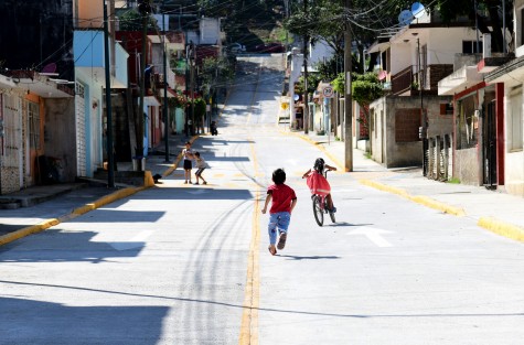Como parte de esta gira de trabajo, el Edil entregó una obra de pavimentación en la avenida Vicente Guerrero y las calles Las Garzas, Lomas Taurinas, San Isidro y 10 de Febrero, en beneficio de cerca de mil 700 habitantes.
